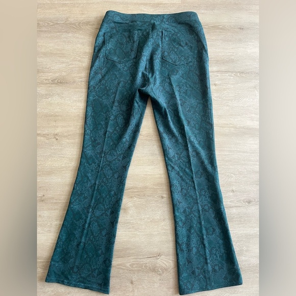 DG2 Diane Gilman pull on pants snake print Fitted SZ M - Picture 7 of 8